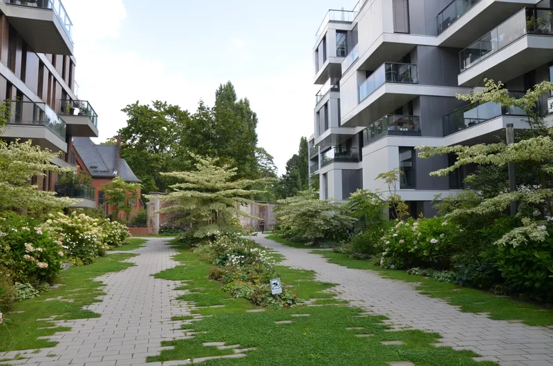 Townhouse im "The Garden" - Zwei Etagen in park-artiger Wohnanlage mit Concierge, ggü BND — photo 1